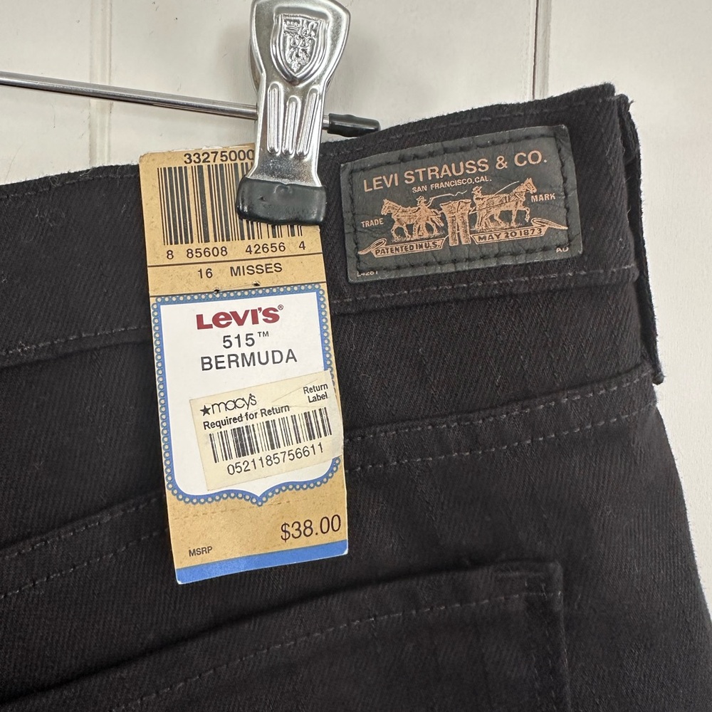 Levi's 515 Women’s Black Bermuda Shorts With Rhinestone Details On Pockets - Picture 6 of 7